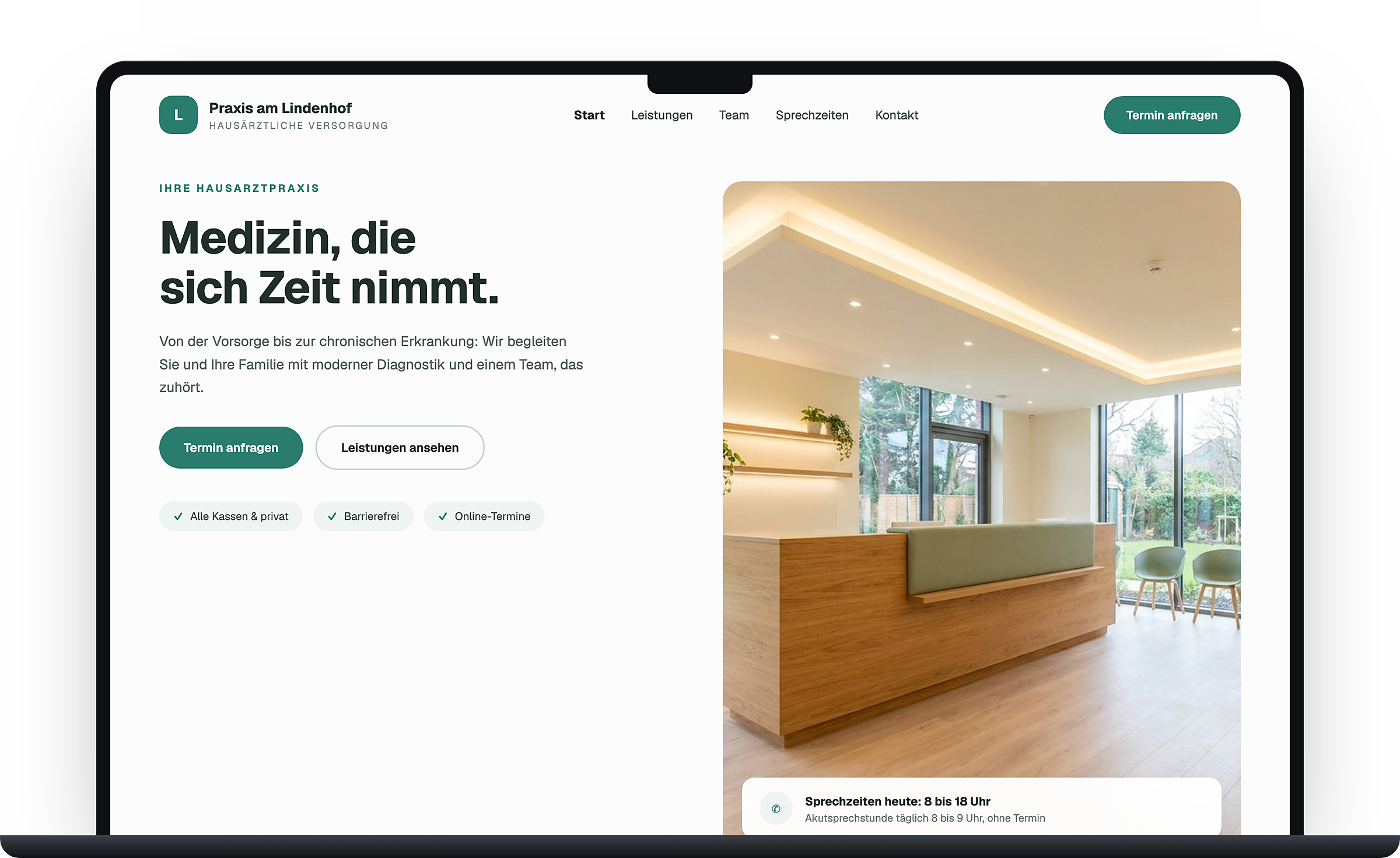 Gestaltungsbeispiel: helle Praxis-Website mit Online-Terminanfrage auf einem Laptop